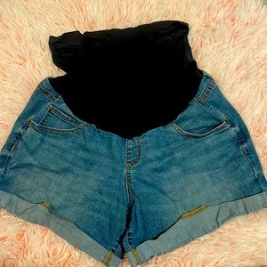 A glow maternity boyfriend shorts. Size 12. Very comfortable!